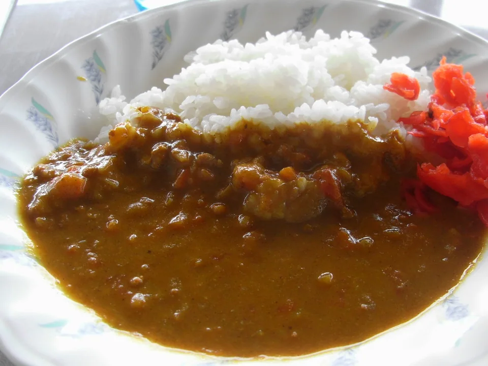 Fine-textured Japanese chicken curry with white rice and a generous portion of red fukujinzuke pickles
