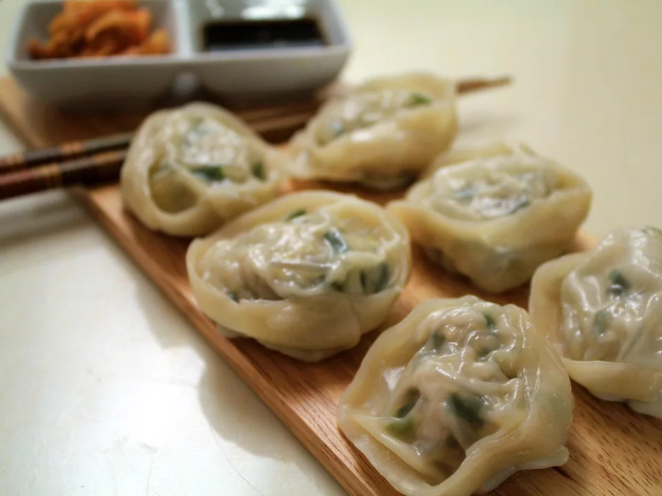 Pale steamed Korean pork mandu with pleated tender wrappers