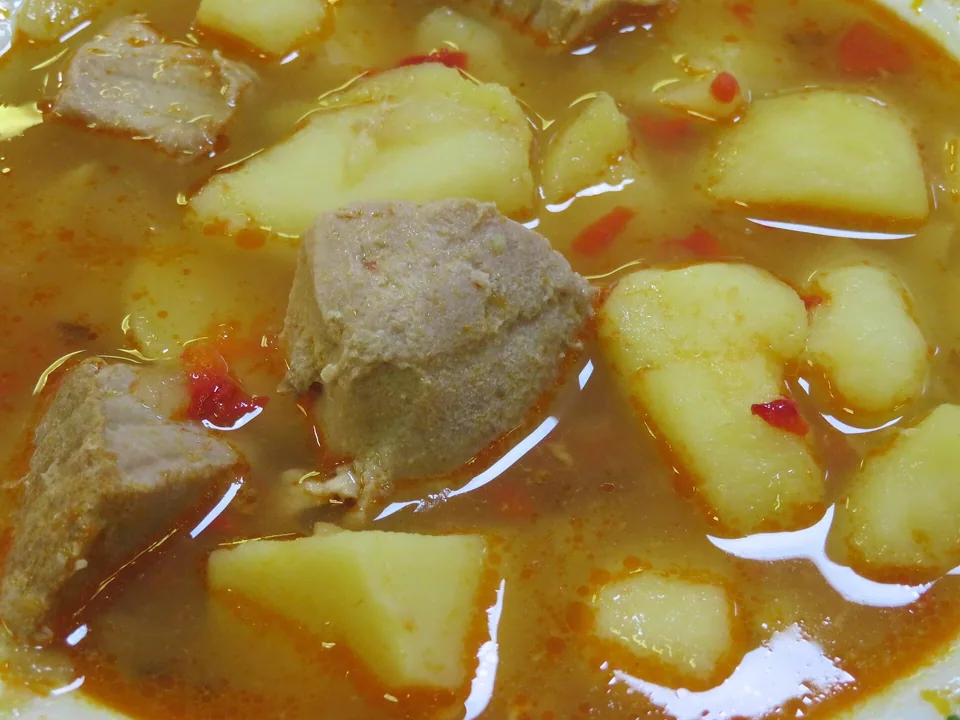 Basque tuna and potato marmitako in lightly thickened red-golden broth