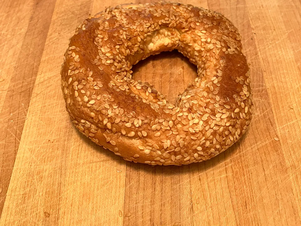 Golden Montréal sesame bagels with glossy crust and chewy centre