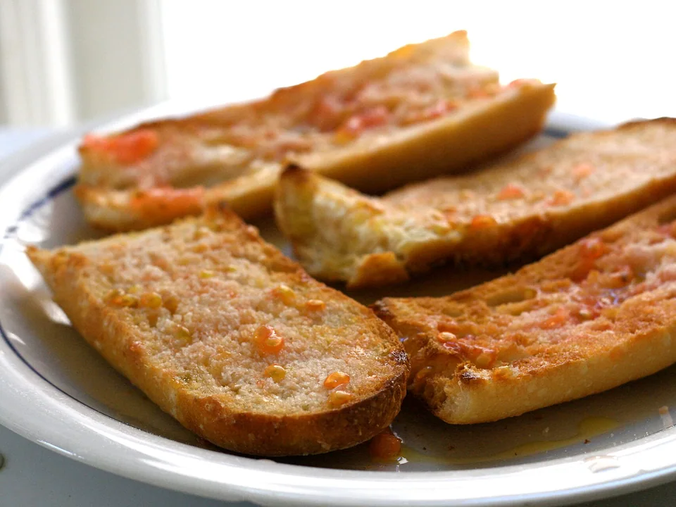 Catalan tomato bread with juicy grated tomato, olive oil and sea salt