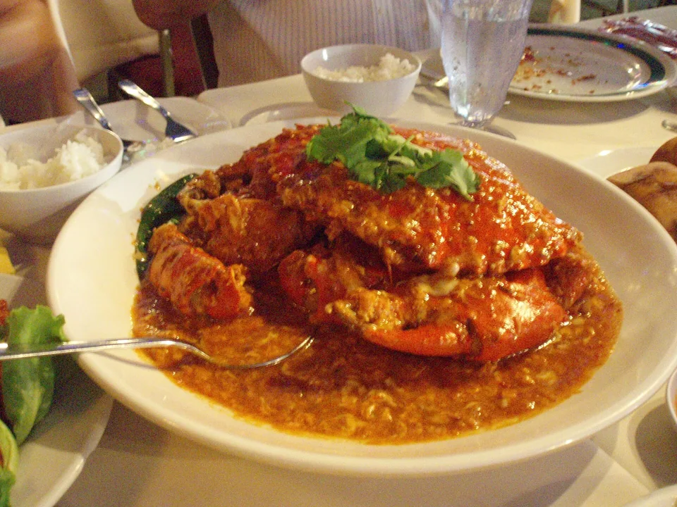 Singapore chilli crab in tomato egg sauce with warm mantou buns